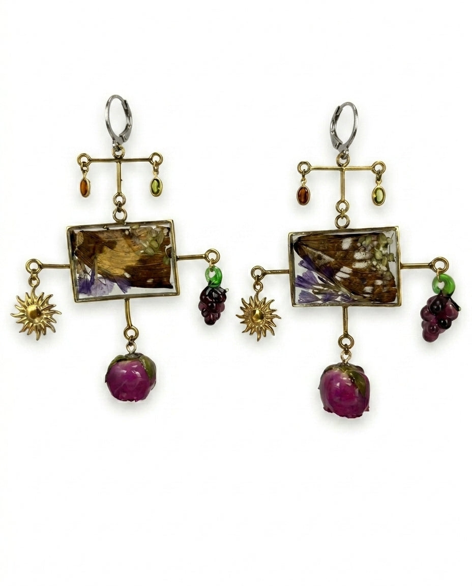 landscape chandelier featuring glass berry, 2 cristals, white rose petal, amaranth