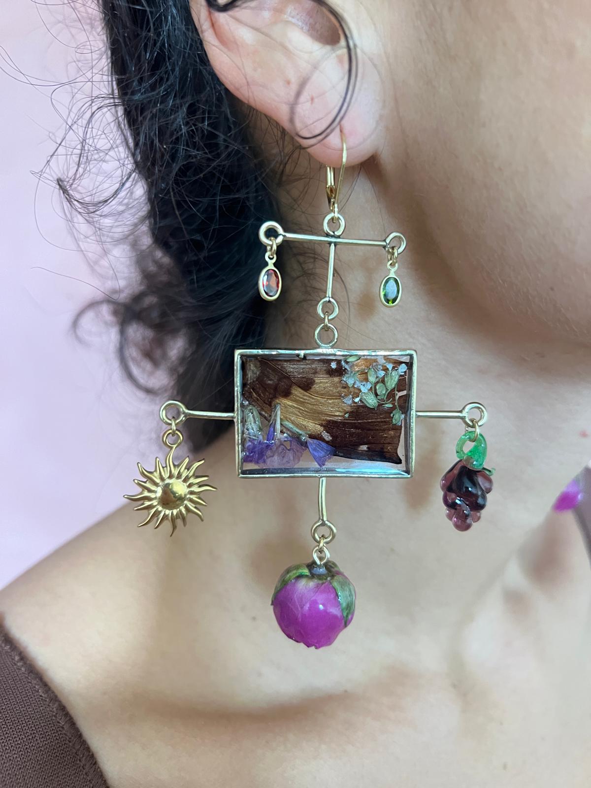 landscape chandelier featuring glass berry, 2 cristals, white rose petal, amaranth