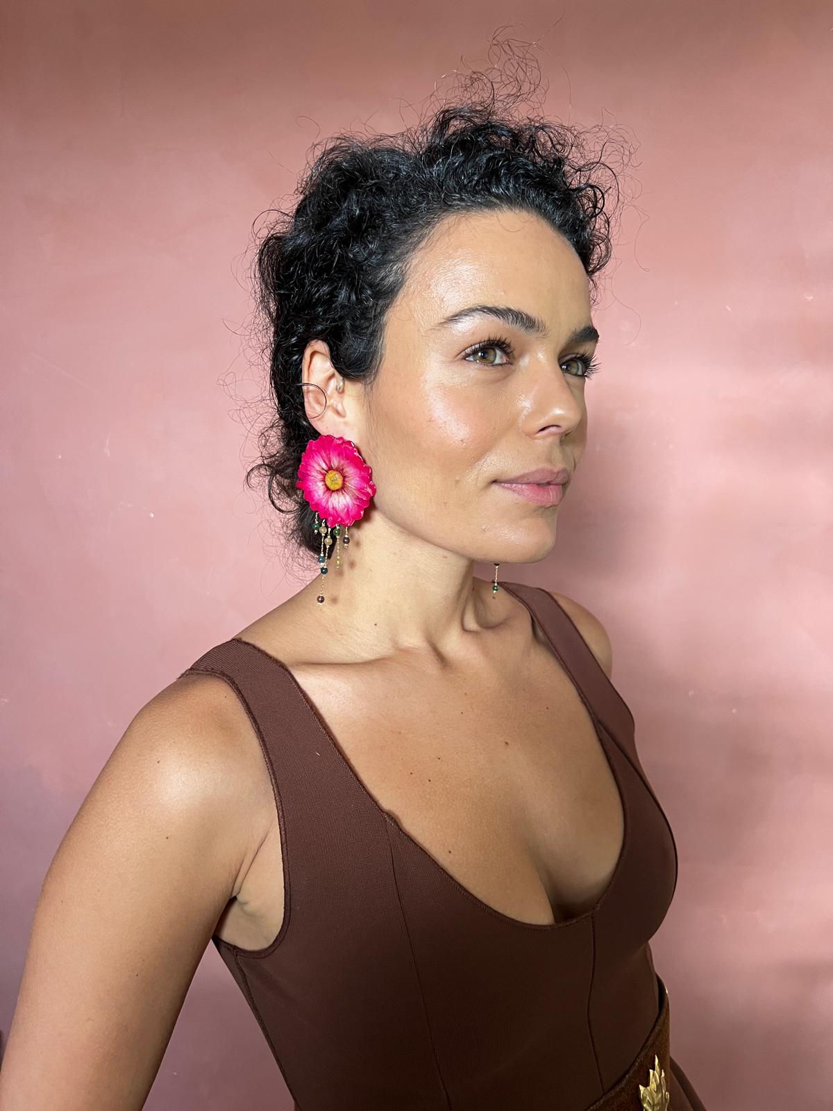 White daisy with half length dangle threads with beads