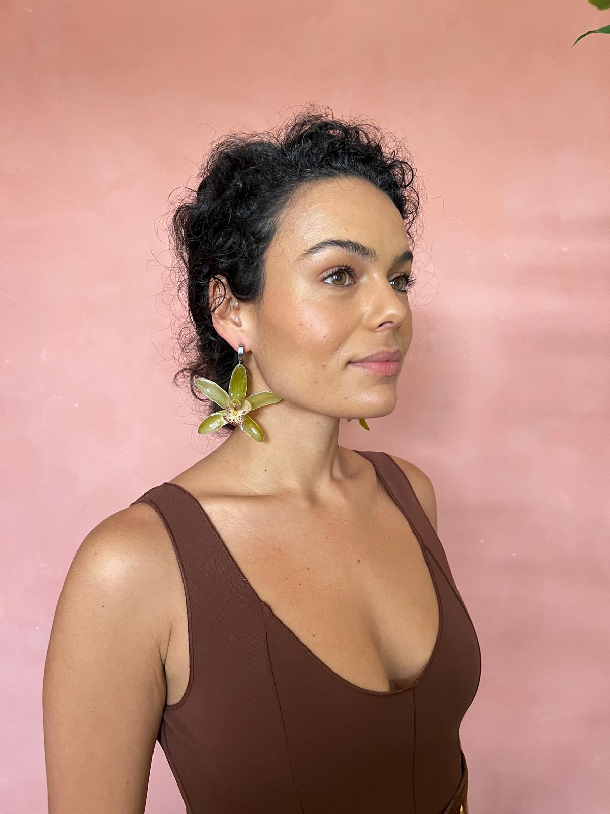 Green orchid on chunky rvs hoop